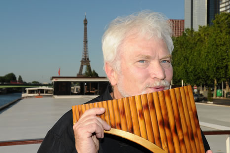 Coisi&egrave;re sur la seine &agrave; bord du River Palace en juin 2009